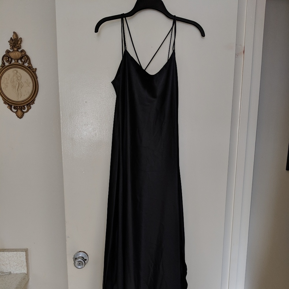 Floor lenght formal black dress reversable
